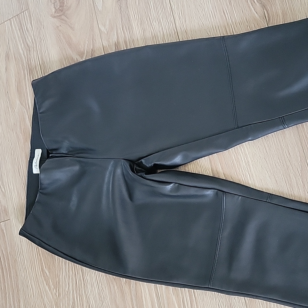 Reitmans Faux Leather pants size petite 4 - Picture 14 of 17
